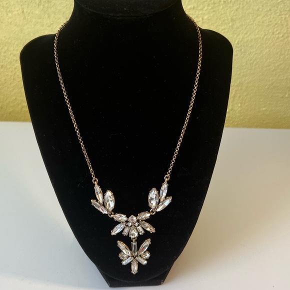 J.Crew Vintage Inspired Statement Necklace. - Picture 2 of 6